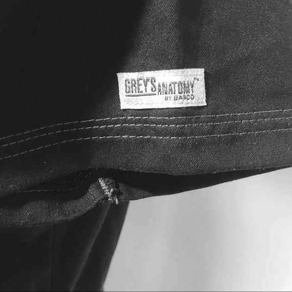 Grey’s Anatomy Black 3 Pocket V Neck Scrub Top - Picture 4 of 8